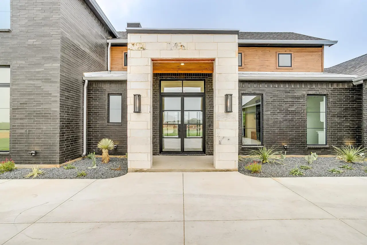 TNT Builders luxury custom home in Burleson Texas